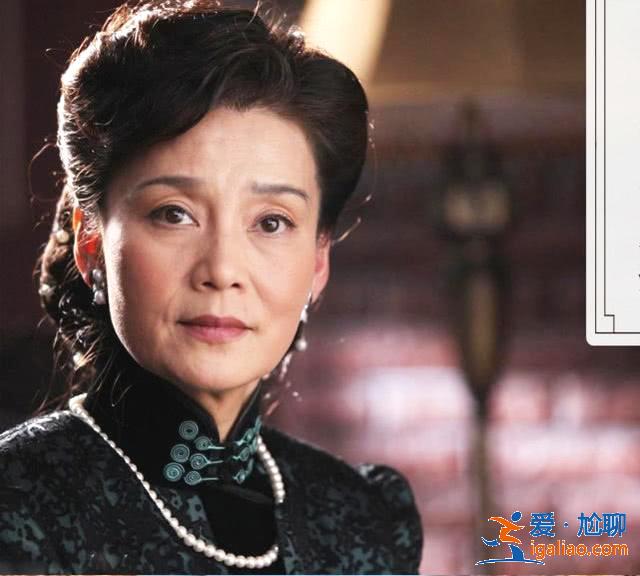 比劉雪華還耐看的女明星，今64歲自然老去的臉，看著仍很優雅