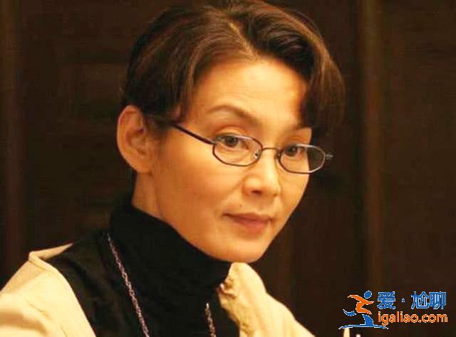 比劉雪華還耐看的女明星，今64歲自然老去的臉，看著仍很優雅