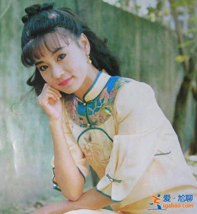 比劉雪華還耐看的女明星，今64歲自然老去的臉，看著仍很優雅