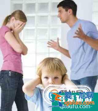 兩歲多的寶寶喜歡打人怎么辦？？