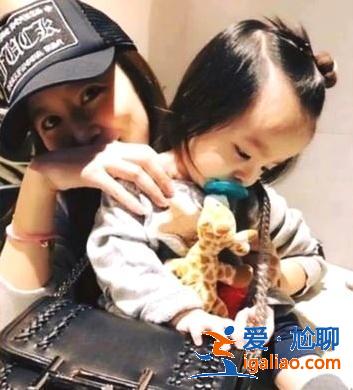 林心如調侃自己是女兒司機，她和霍建華是虎媽貓爸，妥妥的女兒奴