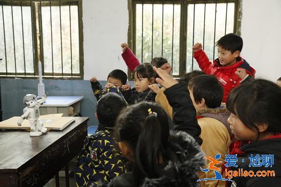 眾星支教給孩子充滿科技范的課堂 眾星支教給孩子充滿科技范的課堂