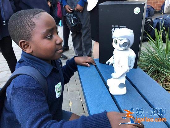 眾星支教給孩子充滿科技范的課堂