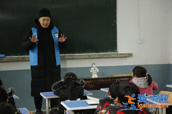 眾星支教給孩子充滿科技范的課堂 眾星支教給孩子充滿科技范的課堂