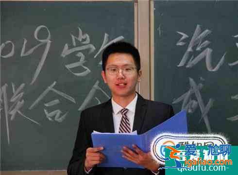 大學里怎么選班長班委？？