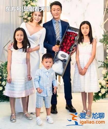 成名后娶同校老師,校園戀似偶像劇,今39歲妻子生3胎瘦骨嶙峋 成名后娶同校老師,校園戀似偶像劇,今39歲妻子生3胎瘦骨嶙峋