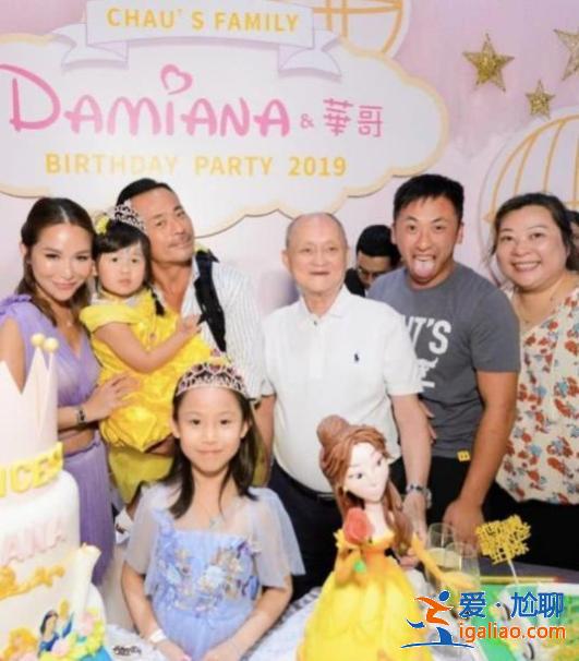 娛樂大亨洗米華與原配一起慶生,洗米嫂穿著性感大秀好身材 娛樂大亨洗米華與原配一起慶生,洗米嫂穿著性感大秀好身材