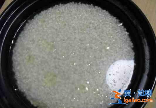 排骨塔吉鍋煲仔飯的做法？