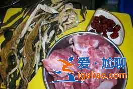 白菜干排骨湯的做法？