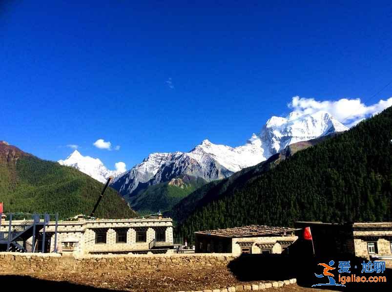 稻城亞丁住哪里好，亞丁村性價比高的酒店推薦，稻城亞丁住宿攻略？