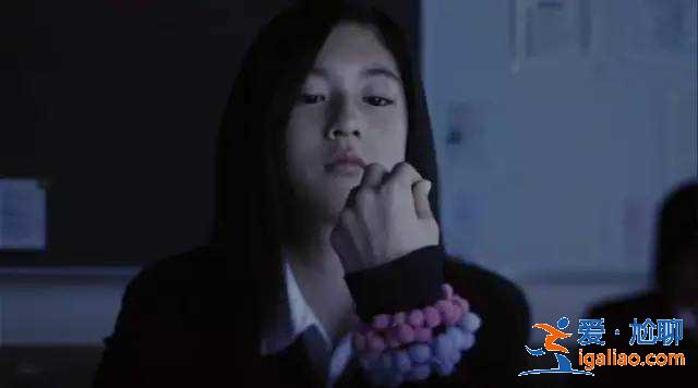周杰倫新歌女主角三吉彩花舊照被扒，學(xué)生裝顯青澀，敢素顏拍寫真