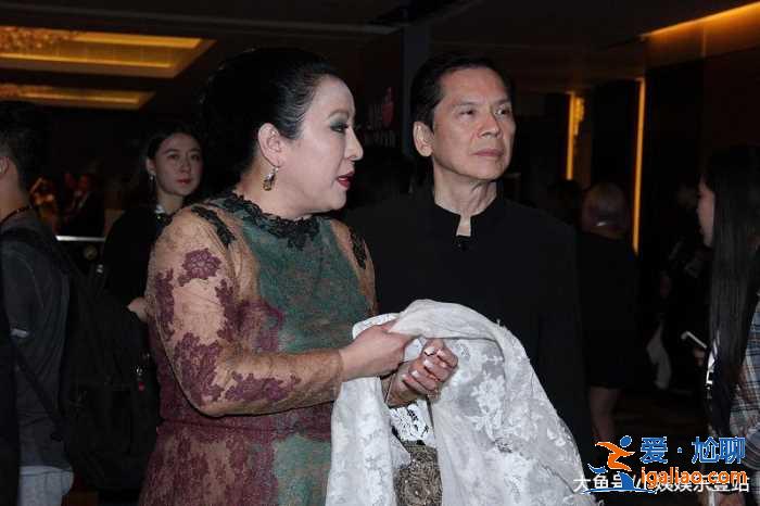 擔憂郭碧婷,向家不僅有花心的兄弟和欲跳海的姐姐,還有很多故事 擔憂郭碧婷,向家不僅有花心的兄弟和欲跳海的姐姐,還有很多故事