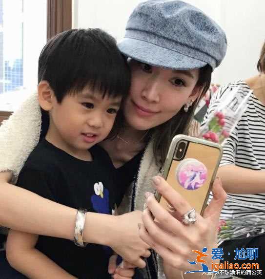 林志穎老婆曬4歲雙胞胎弟弟喝牛奶,孩子的眼睛引熱議 林志穎老婆曬4歲雙胞胎弟弟喝牛奶,孩子的眼睛引熱議