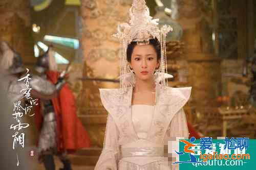 頭戴珠冠的四大女明星 一個比一個好看？