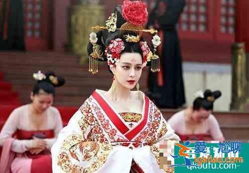 頭戴珠冠的四大女明星 一個比一個好看？