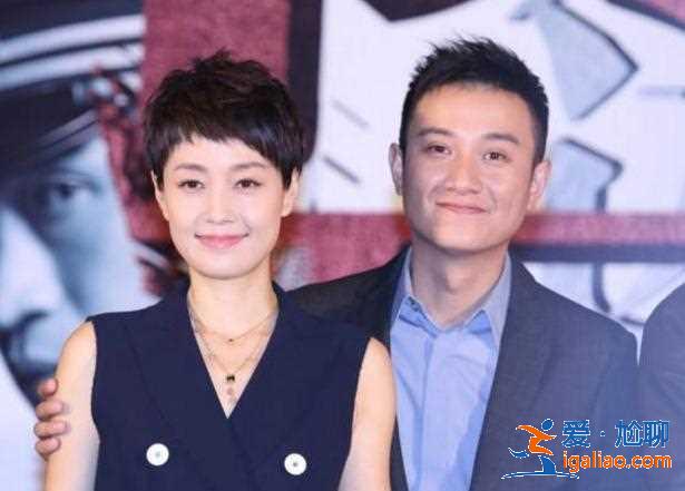 7月剛剛自曝已經結婚，如今姚笛現身高鐵站，一臉愁容還未戴婚戒