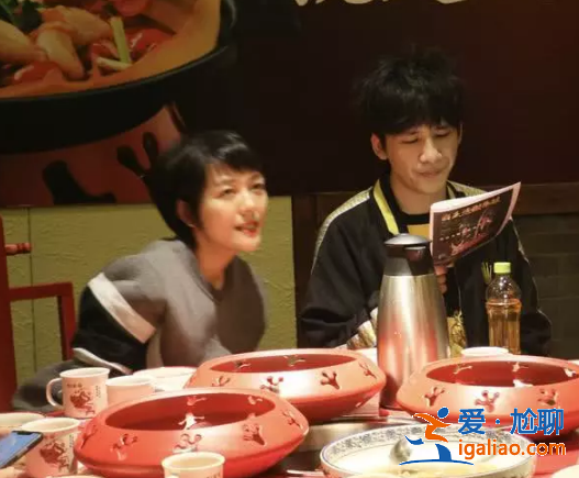 汪涵帶楊樂(lè)樂(lè)與天天兄弟聚餐 還特意為王一博準(zhǔn)備了禮物