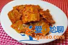 辣白菜炒五花肉? 辣白菜炒五花肉?