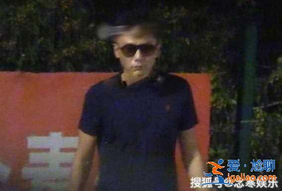 劉燁醉酒后隨地小便，不文明行為遭粉絲駁斥，稱是給植物進行澆灌