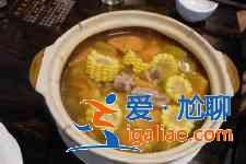 紅蘿卜玉米排骨湯的做法？