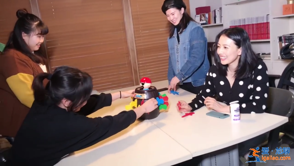 高圓圓產后恢復情況好，皮膚白皙光彩照人
