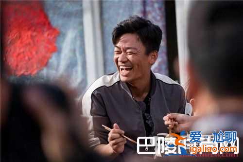 王寶強下鄉扶貧抓豬燒飯 潘石屹親自為其打下手？