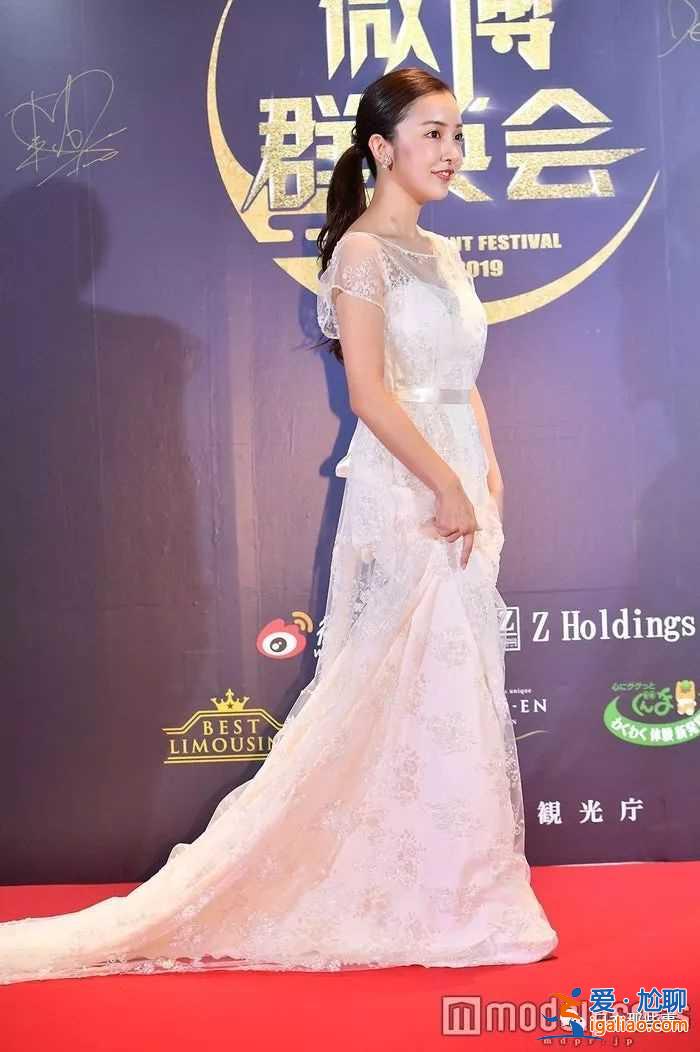 微博群英會(huì)在日本盛大舉行 中日明星紅毯爭奇斗艷 微博群英會(huì)在日本盛大舉行 中日明星紅毯爭奇斗艷