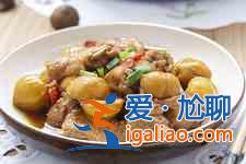 板栗燉雞的做法？
