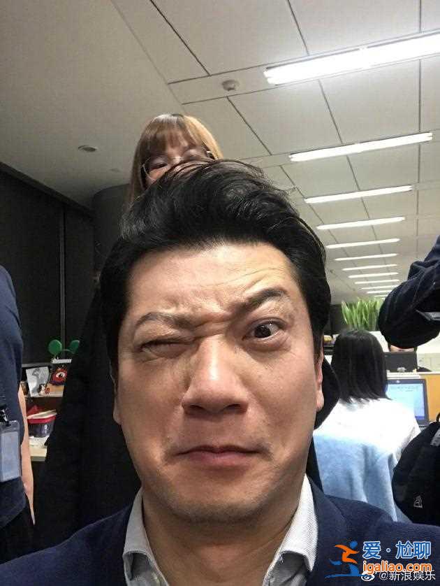 張若昀田雨現(xiàn)身新浪掃樓 "大小眼"自拍變青蛙王子
