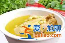 砂鍋燉雞湯？
