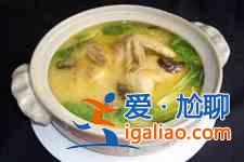 砂鍋燉雞湯？
