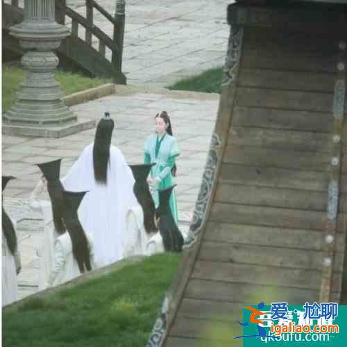 迪麗熱巴任嘉倫cp感爆棚 《馭鮫記》路透曝光？