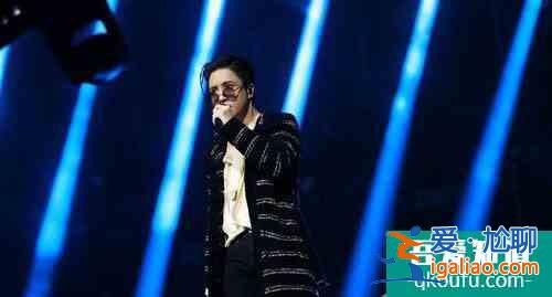 薛之謙sunnee活動撞衫 兩人曬后臺搞笑合照？