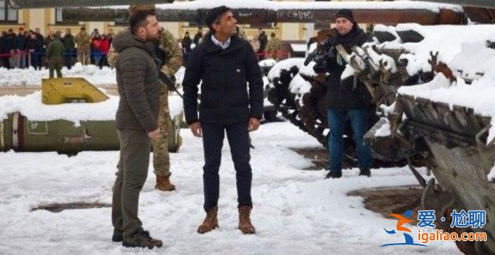 澤連斯基和英首相雪中散步 共同去參觀已經被摧毀的俄軍坦克？