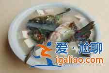 燉魚(yú)頭湯? 燉魚(yú)頭湯?