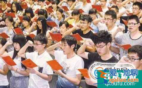作為大學生黨員如何發揮先鋒模范作用？