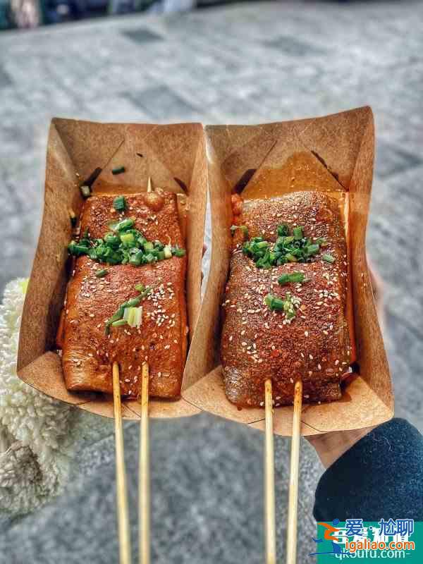 重慶必吃美食明星都來(lái)排隊(duì)吃的苕皮豆干？