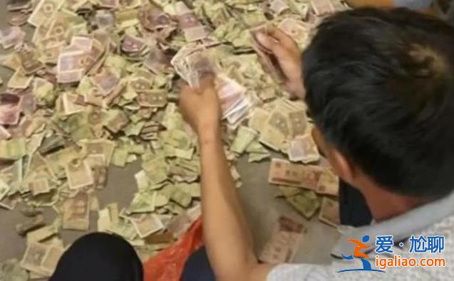 母親去世留一柜子錢家人無意發現數到手軟，留下的都是念想[家庭]？