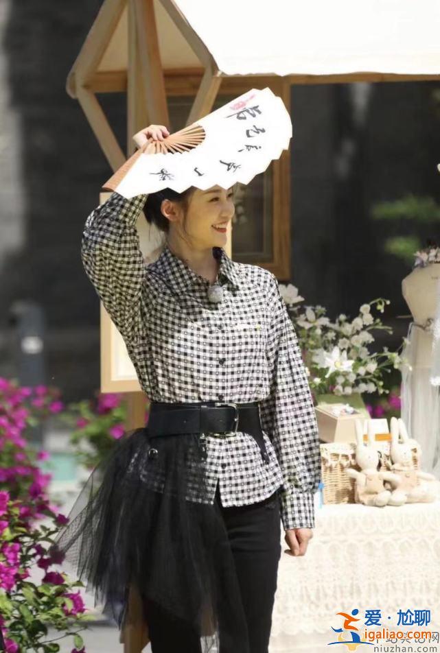 鄭愷攜妻子苗苗錄制跑男 高調撒狗糧惹粉絲羨慕 鄭愷攜妻子苗苗錄制跑男 高調撒狗糧惹粉絲羨慕