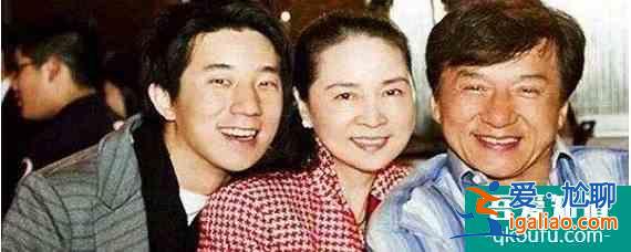 成龍的兒子為什么姓房? 成龍的兒子為什么姓房?