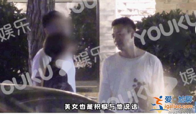 汪小菲離婚風波后首現身 與好友聚會酒吧