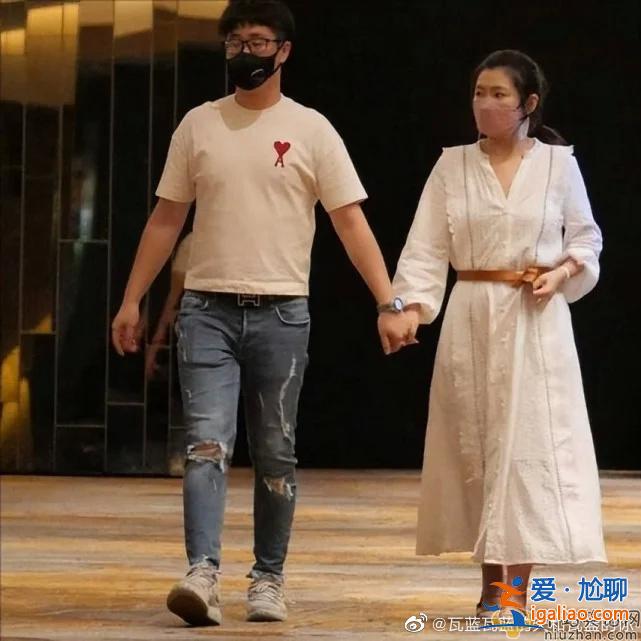 Selina男友正臉照曝光  男友說Selina傷疤是美人魚魚鱗