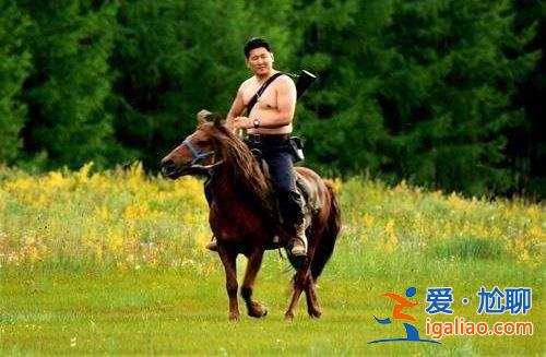鄰國“硬漢總統(tǒng)”來訪！他的寵妻故事太好嗑了？