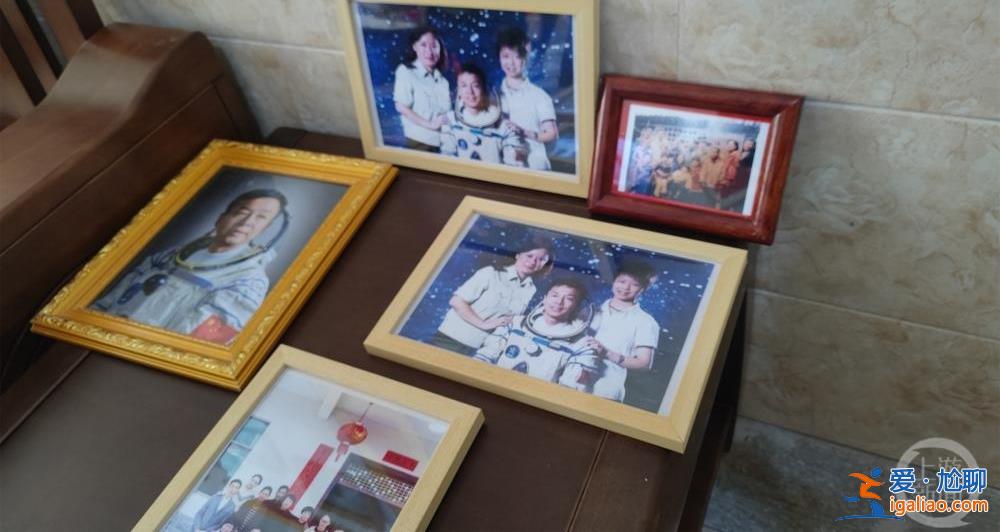 56歲航天員鄧清明飛天 家人激動落淚家鄉煙花燦爛？