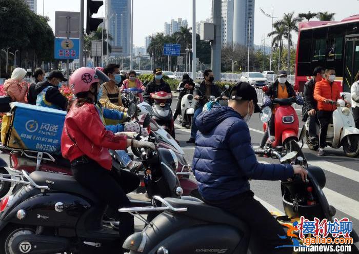 多地明確騎電動自行車須戴頭盔 有城市免費贈送？