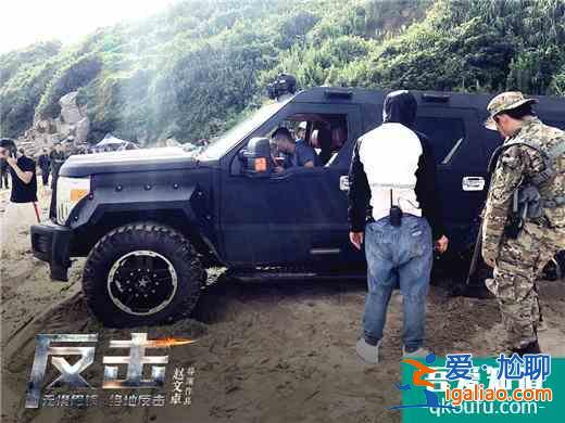趙文卓時尚硬漢造型亮眼 電影《反擊》順利殺青？