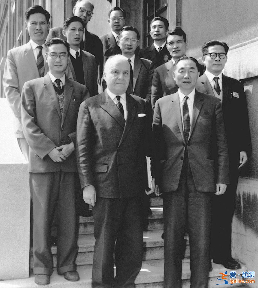 江澤民同志生平照片？