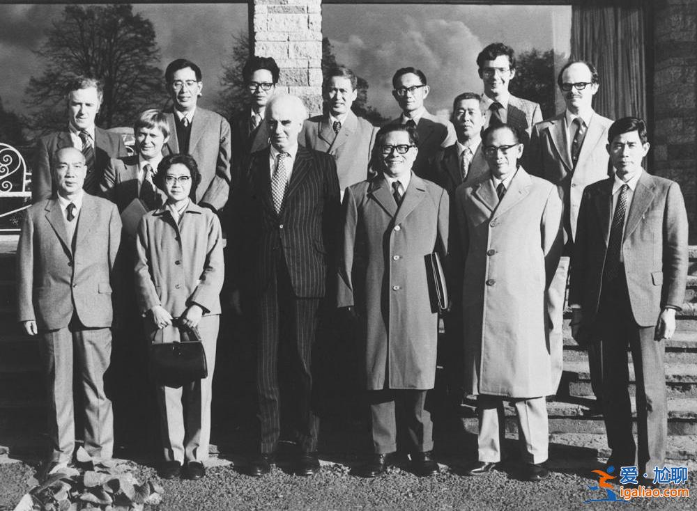 江澤民同志生平照片？