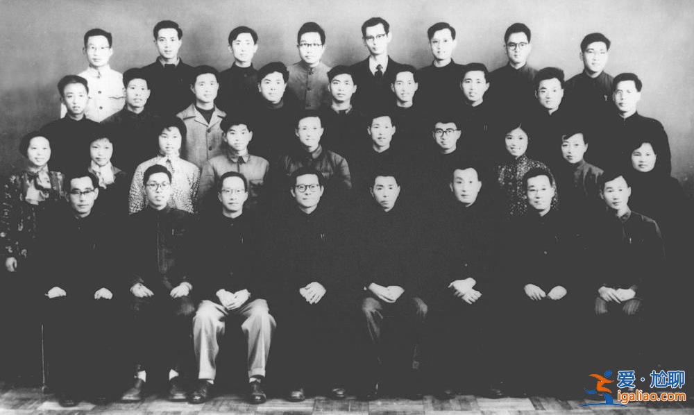 江澤民同志生平照片？