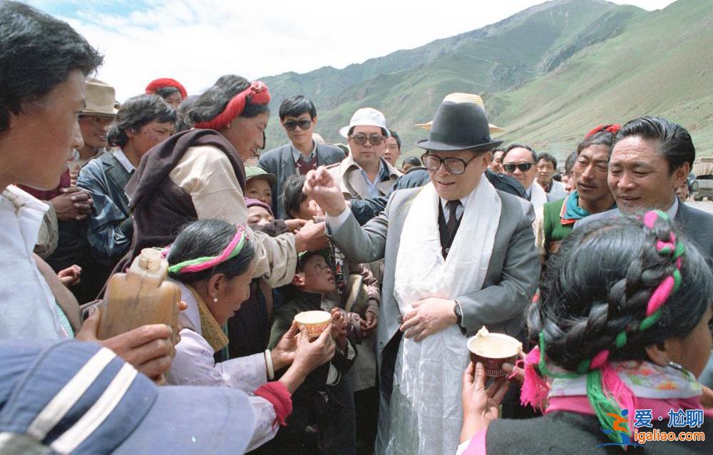 江澤民同志生平照片？